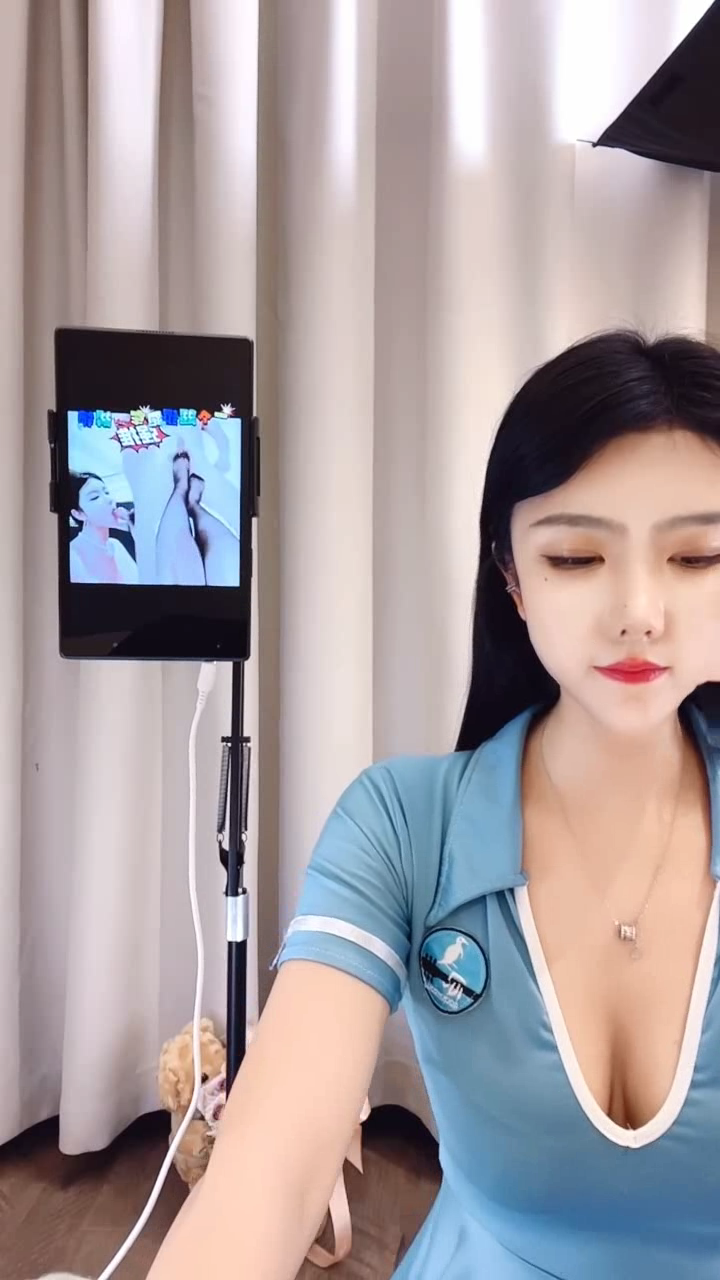白兔女神午夜精彩约啪直播实录，全程露脸黑丝诱惑，乖巧的口交大鸡巴，无套插入激情上位淫水多多浪叫不止