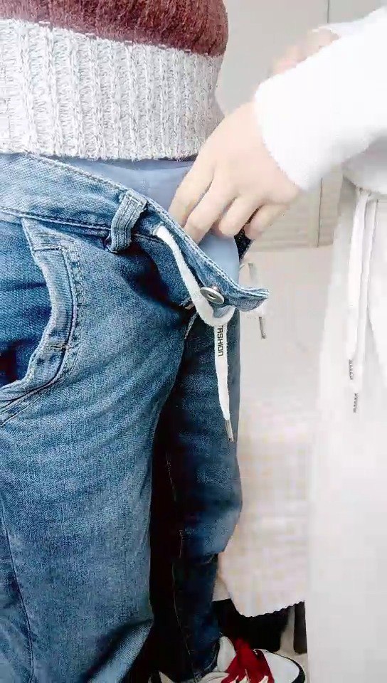 对白清晰有趣 各种勾引，欲拒还羞，被大屌插入后，无情征服，只能淫叫！